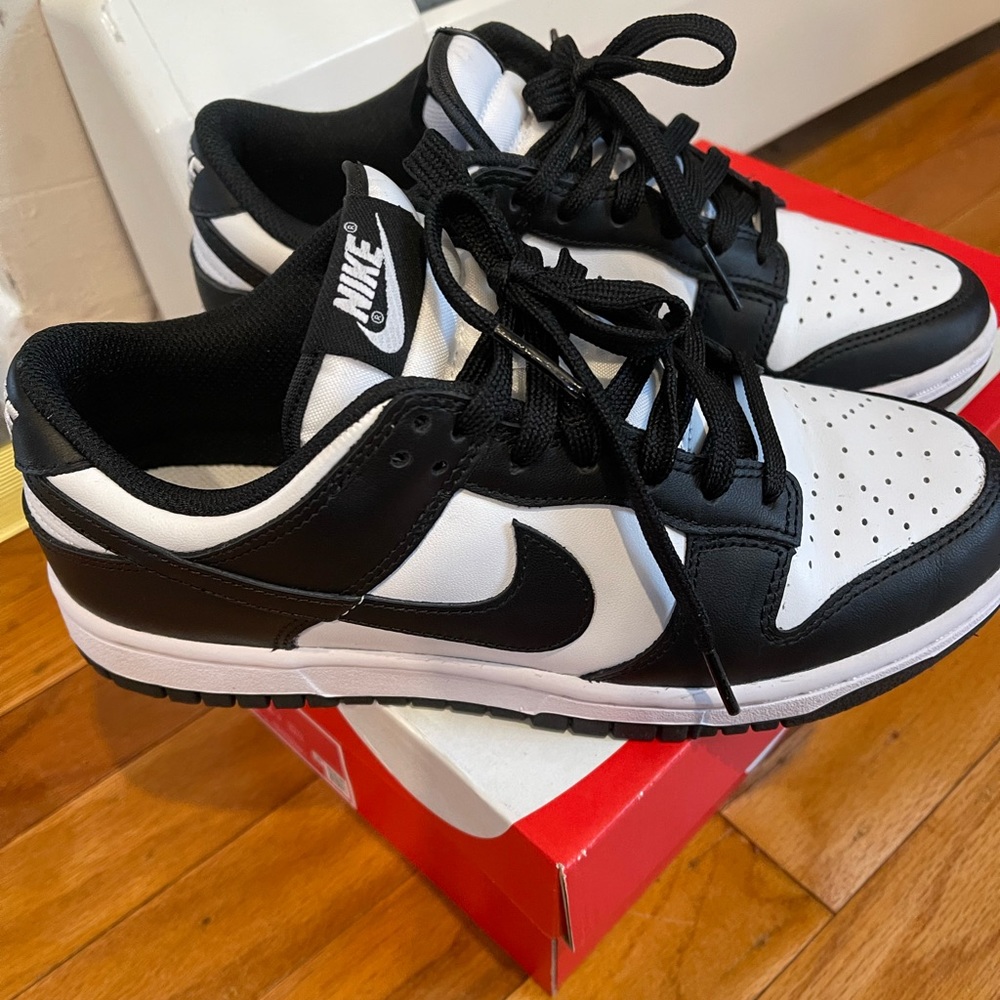Nike Womens Dunk Low